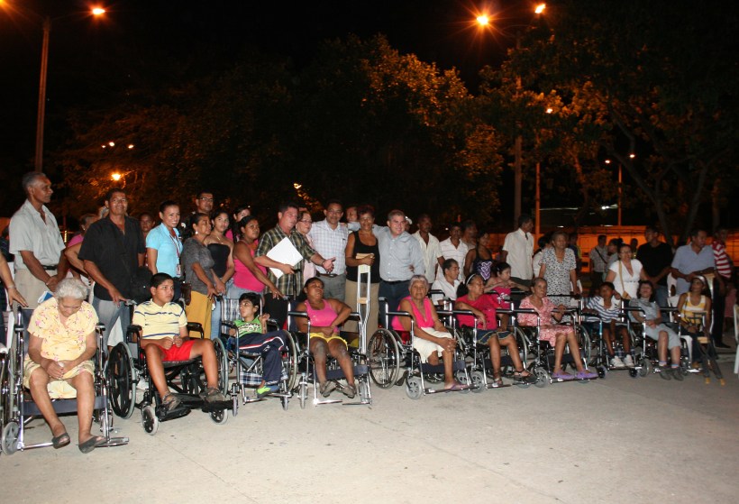 entrega de sillas de ruedas en Malambo 18/09/2012