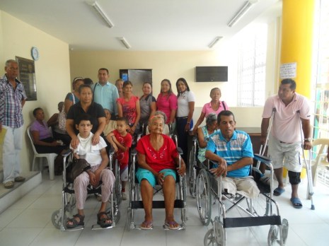 personas en condicion de discapacidad reciben ayudas tecnicas